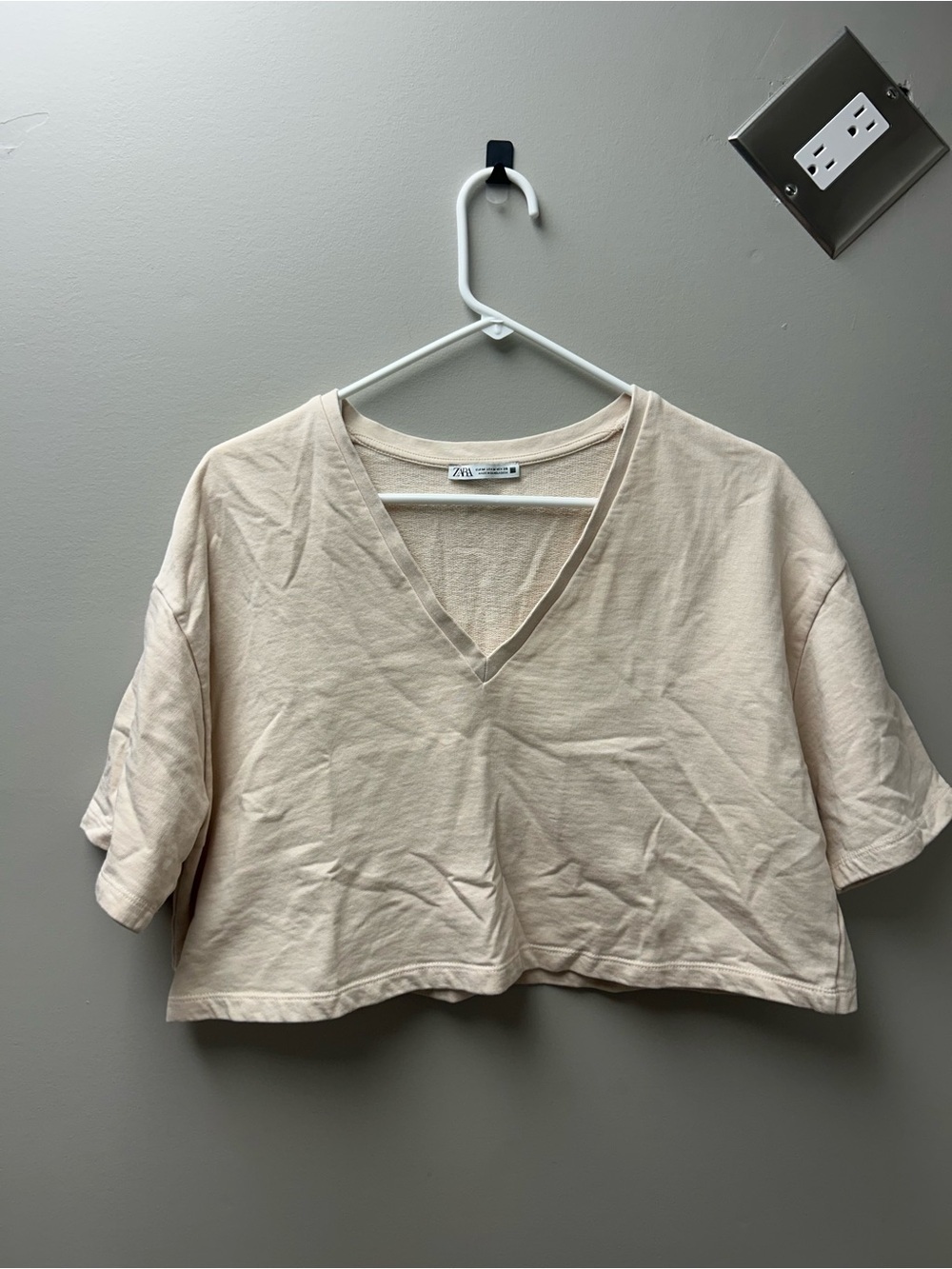Zara Women’s Beige Cropped V Neck Short Sleeve Shirt